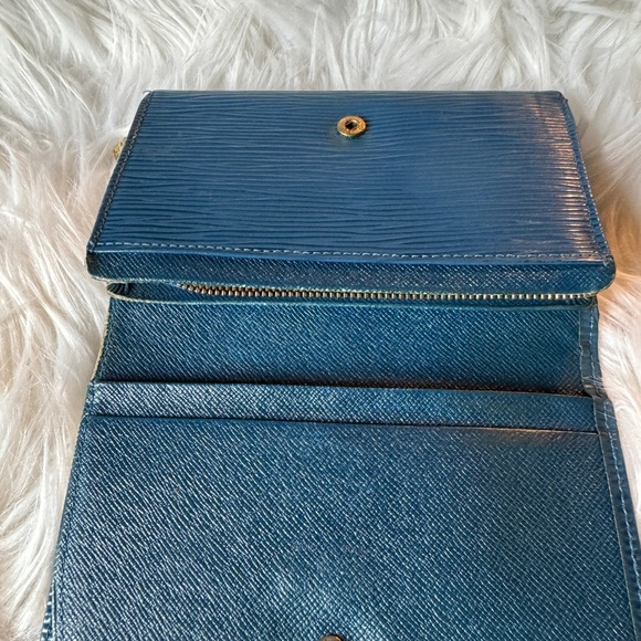 Louis Uvittion Blue Epi Tressor Wallet - Picture 4 of 12